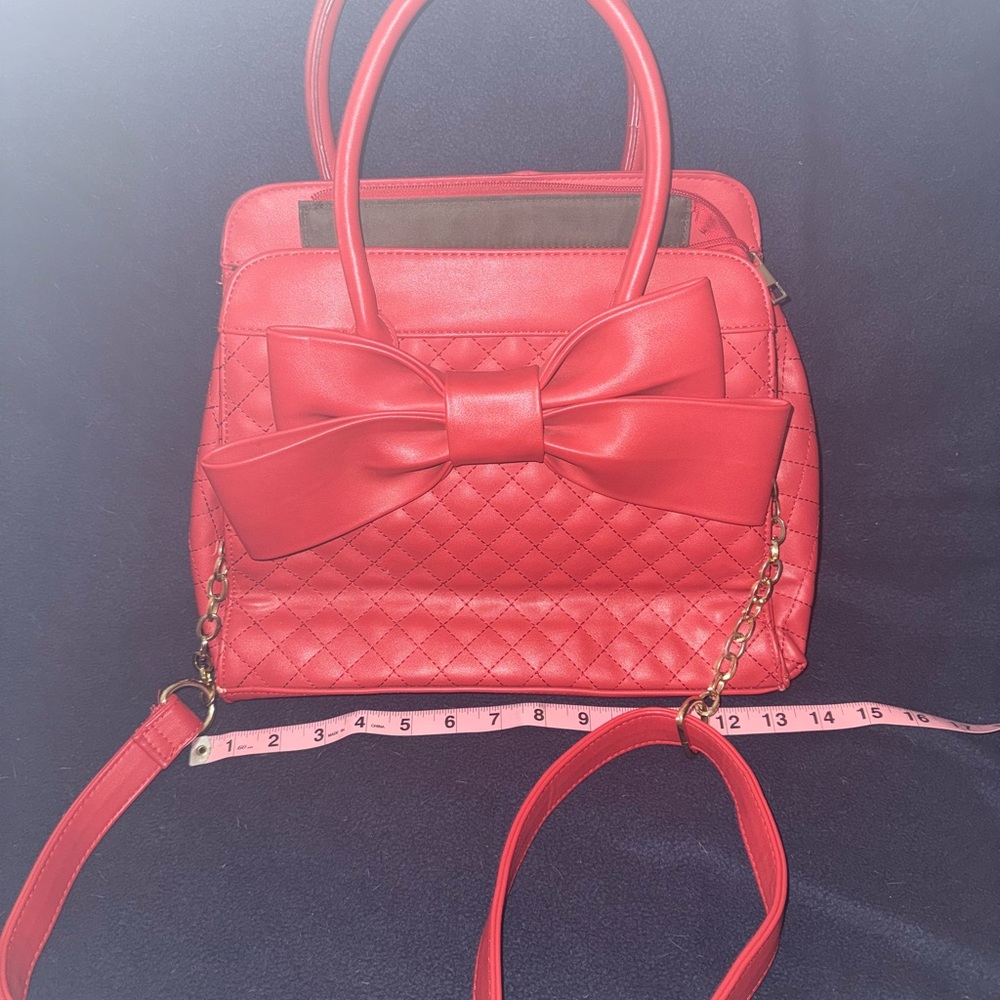 Elegant Red Quilted Handbag with Bow